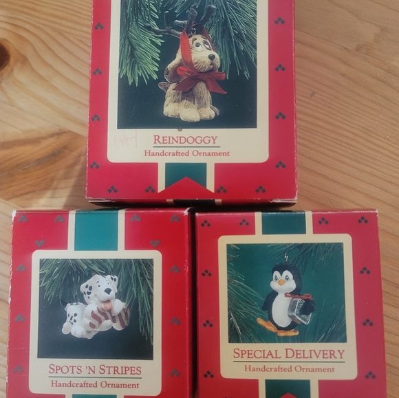Lot of 3 1986 and 1987 Hallmark ornaments - Picture 3 of 3